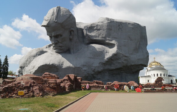 ТЫСЯЧЕЛЕТНИЙ БРЕСТ